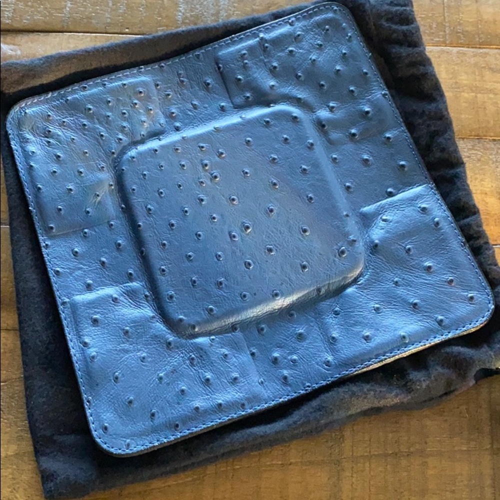 Elisabeth Weinstock Travel Valet